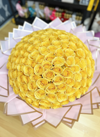 200 Yellow Roses Close-up Detail - Luxury Bouquet Kuwait