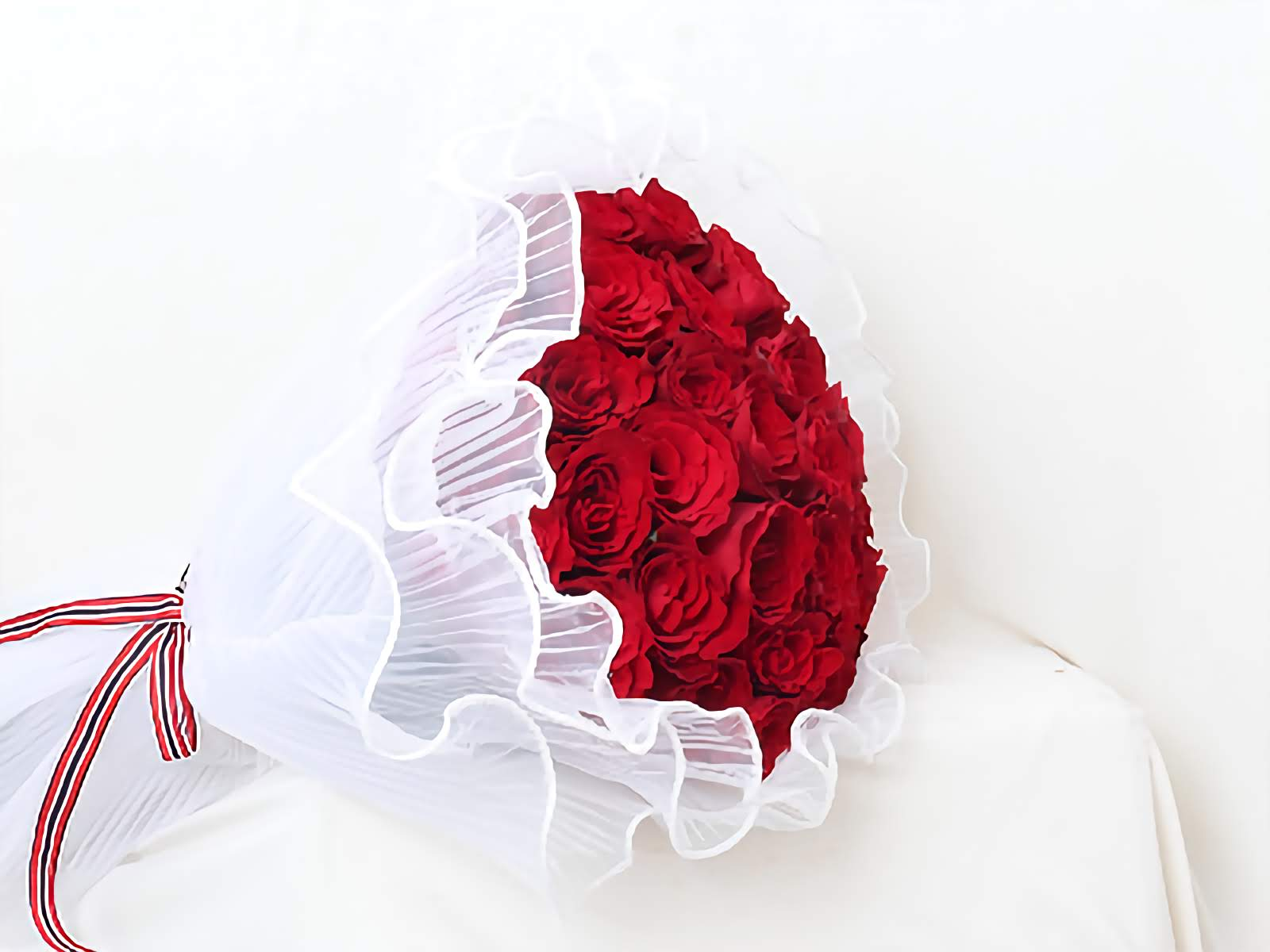 Bouquet of 25 red roses with white ruffled wrap