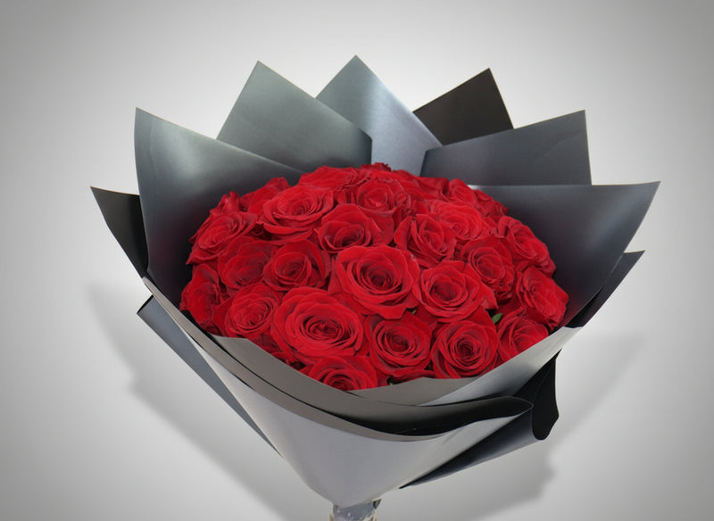 Hand Bouquet 25 Red Roses Gift — same-day flower delivery in Kuwait