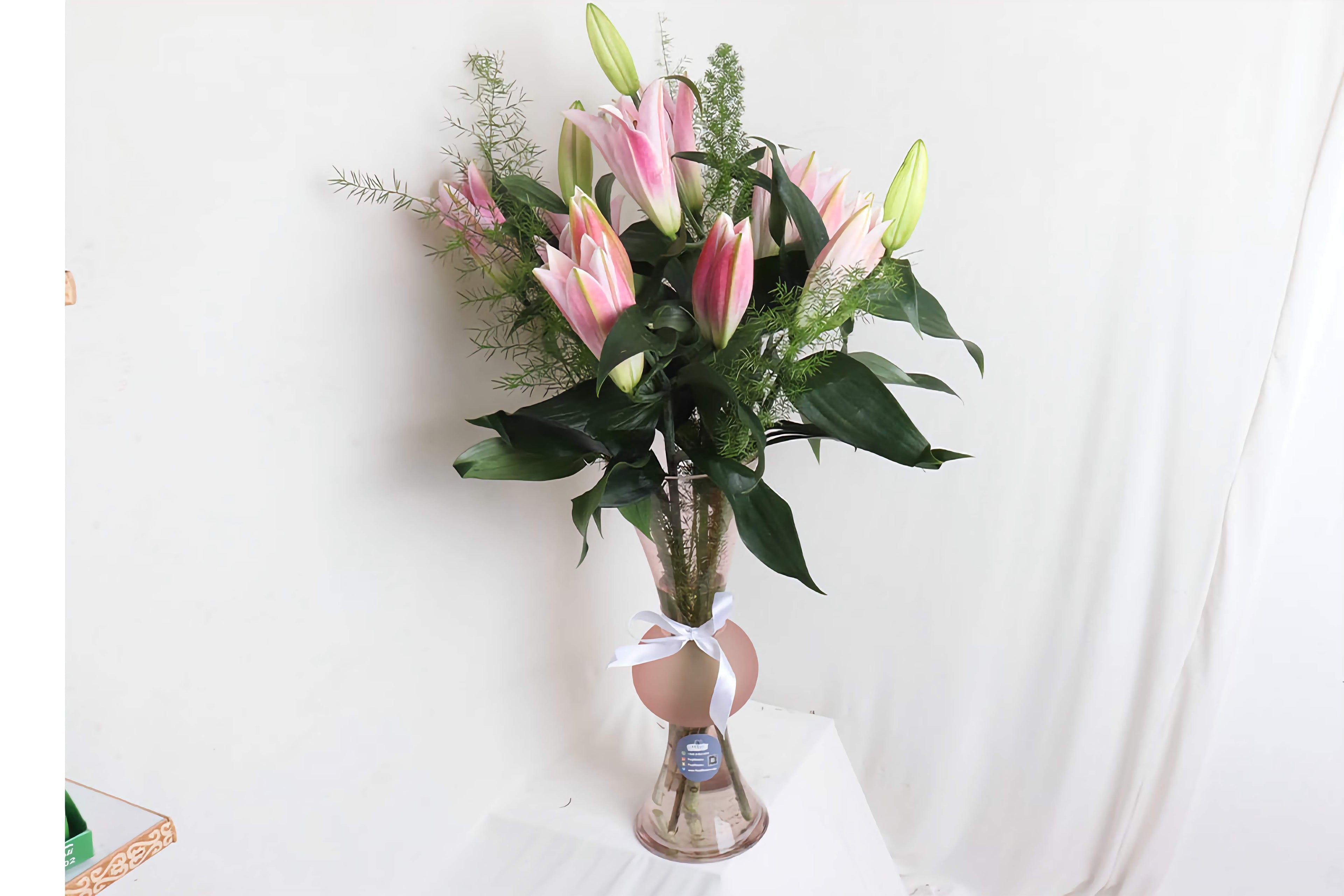 Premium Pink Lily Bouquet in Glass Vase - 5 Pieces
