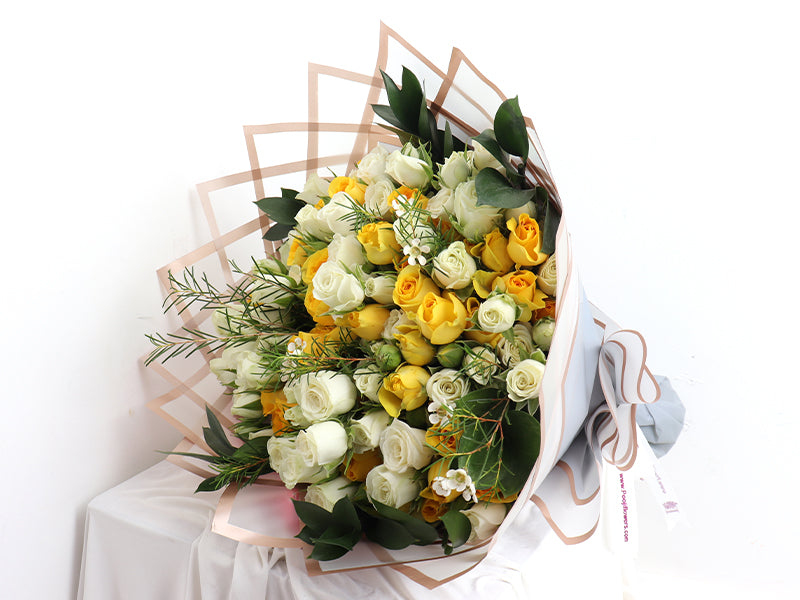 White Yellow Mix Hand Bouquet 30
